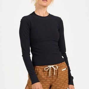 Vouri Long-Sleeve Pose Fitted Tee